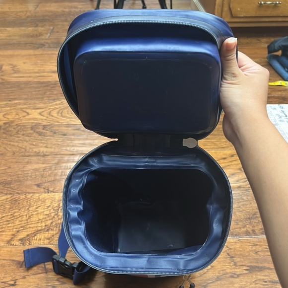 Vineyard Vines 10 Can capacity cooler - Picture 5 of 8